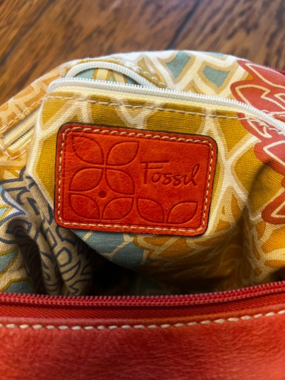 Women's Fossil Leather Purse, Handbag, Zip close, zip pockets, Red, Ex Con! - Picture 3 of 8